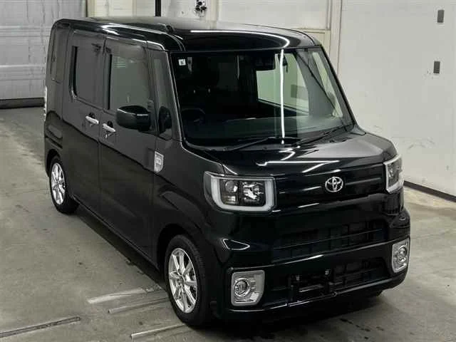 Toyota Pixis Mega LA700A 2019